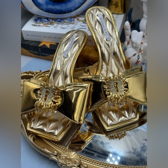 🆕 GIANNI BINI 🧿 NWOB Peeka Patent Gold Metallic Keyhole Ornament Sandal, Sz 7 - Picture 8 of 16
